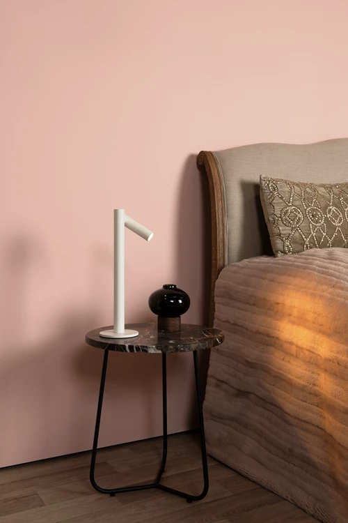 Lucide ANTRIM - wiederaufladbare Schreibtischlampe Innen/Außen - Akku/Batterie - LED Dim. - 1x2,2W 2700K - IP54 - Mit kabelloser Ladestation - Weiß - Atmosphäre 1